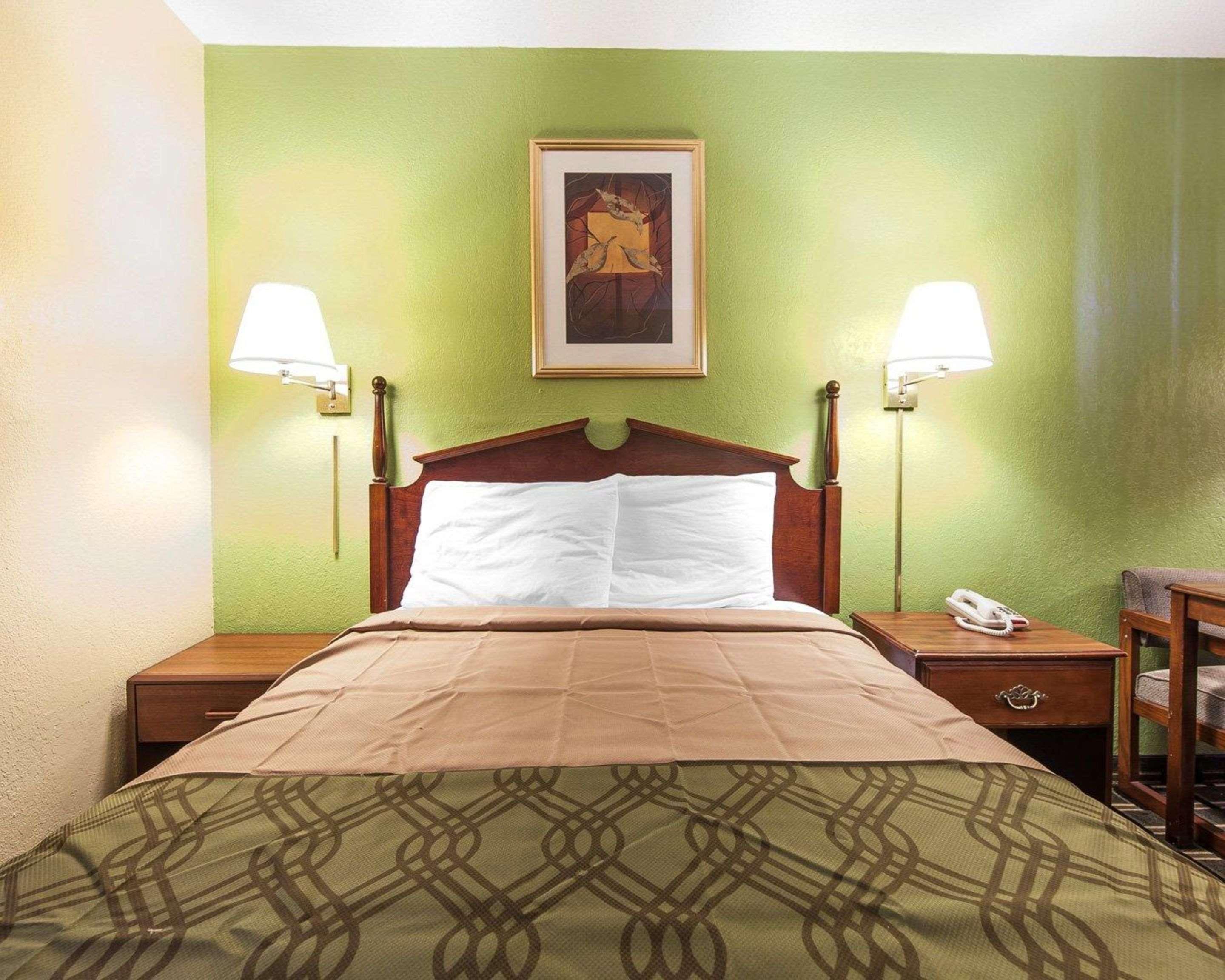 Econo Lodge Cleveland Bagian luar foto