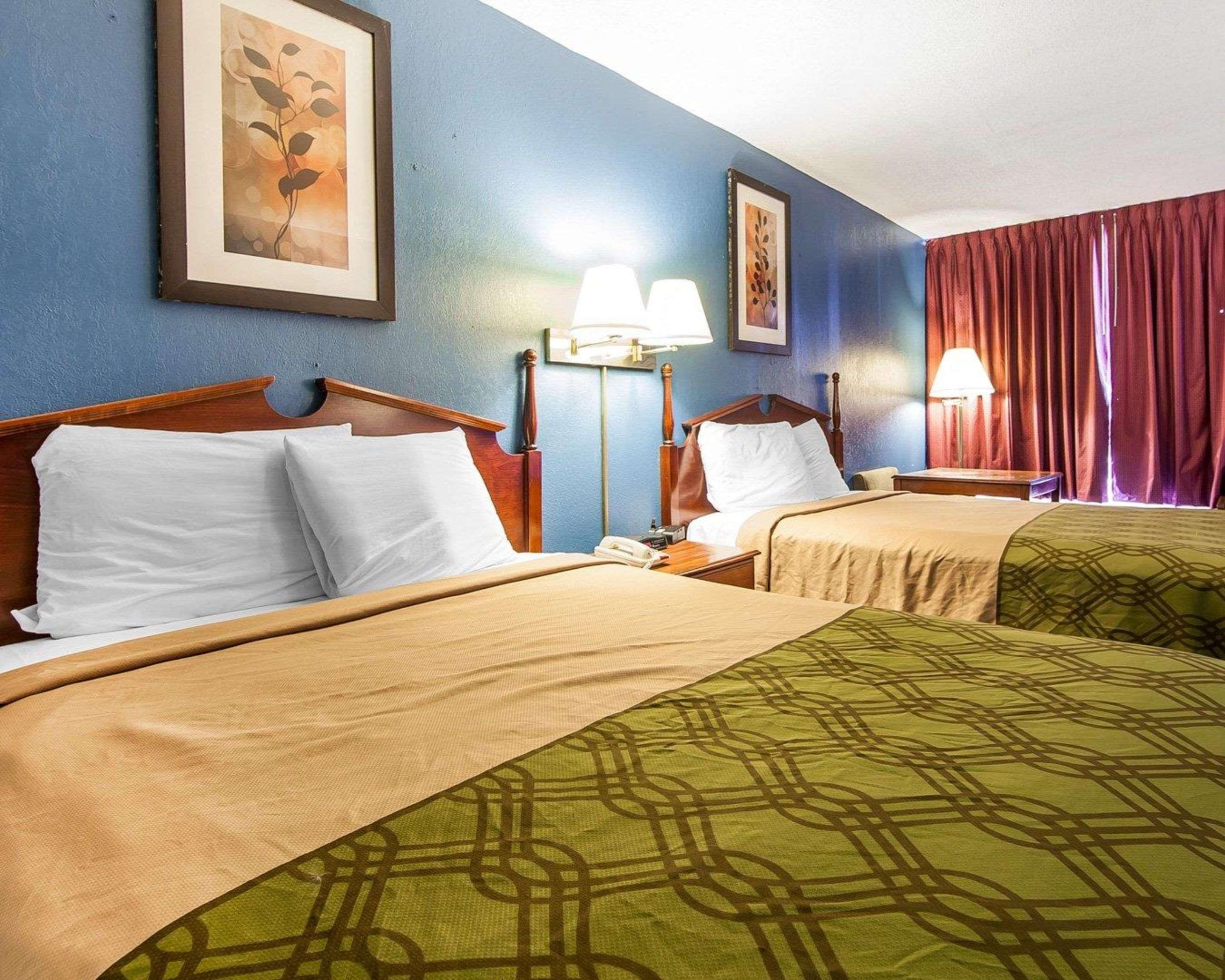 Econo Lodge Cleveland Bagian luar foto