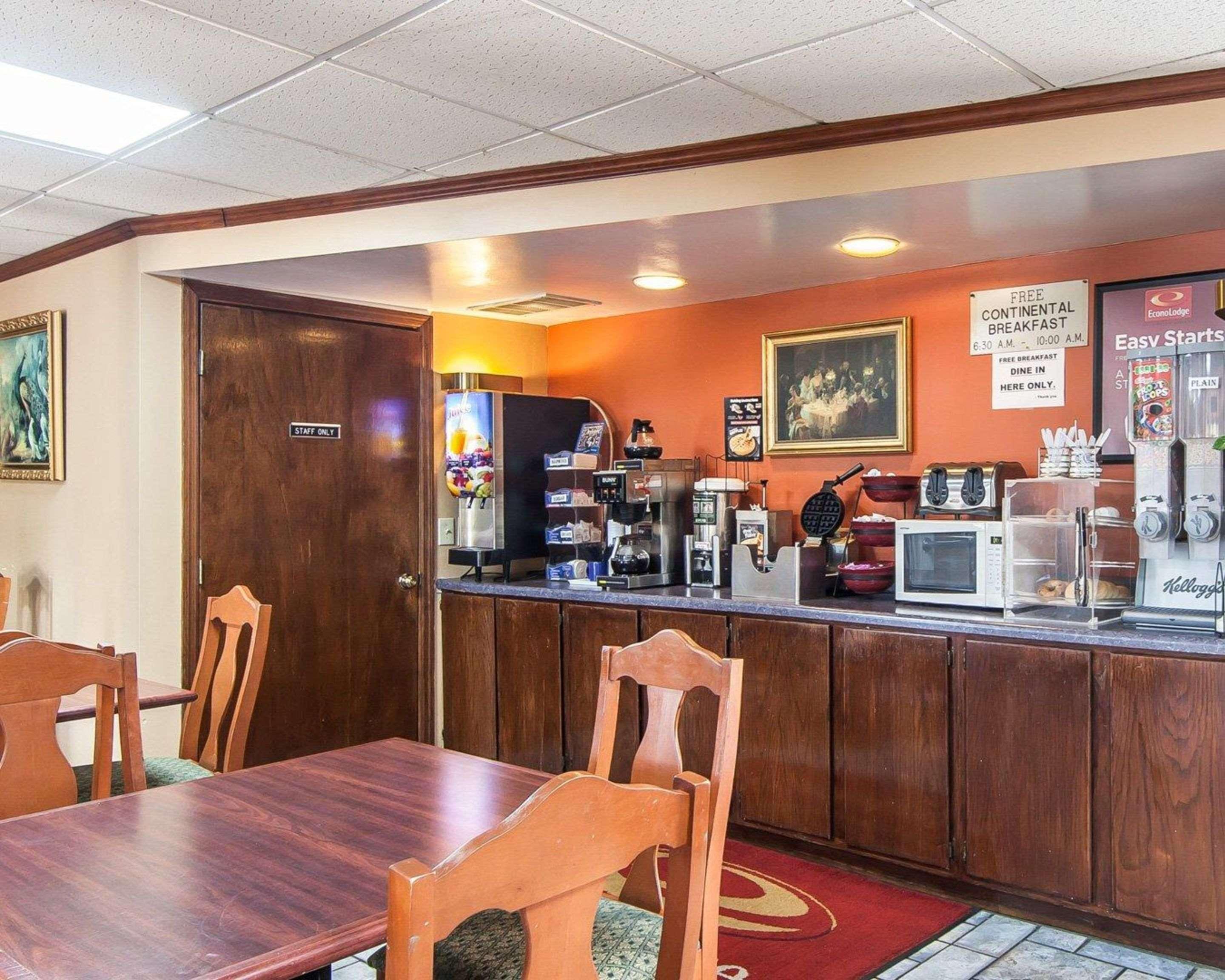 Econo Lodge Cleveland Bagian luar foto