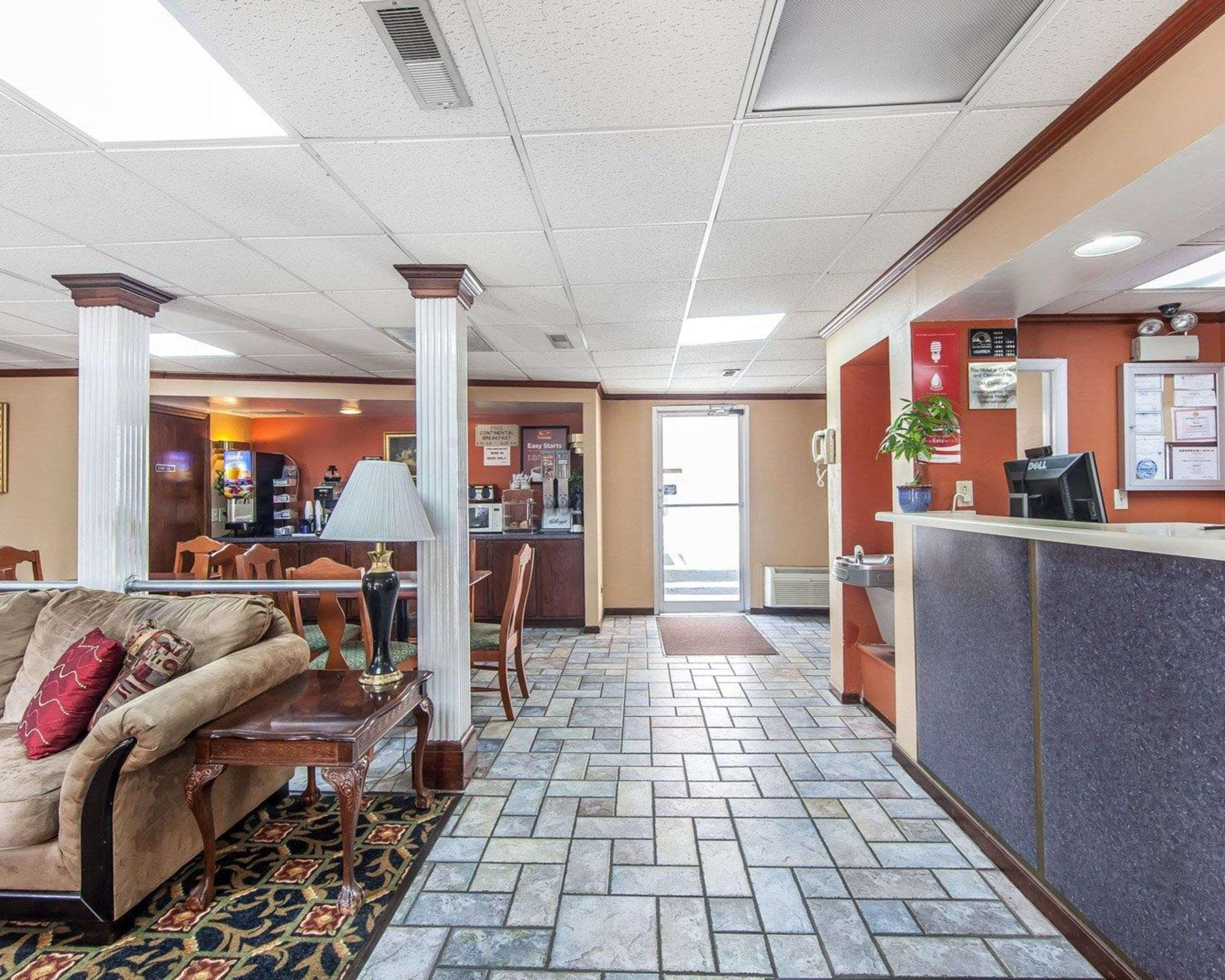 Econo Lodge Cleveland Bagian luar foto