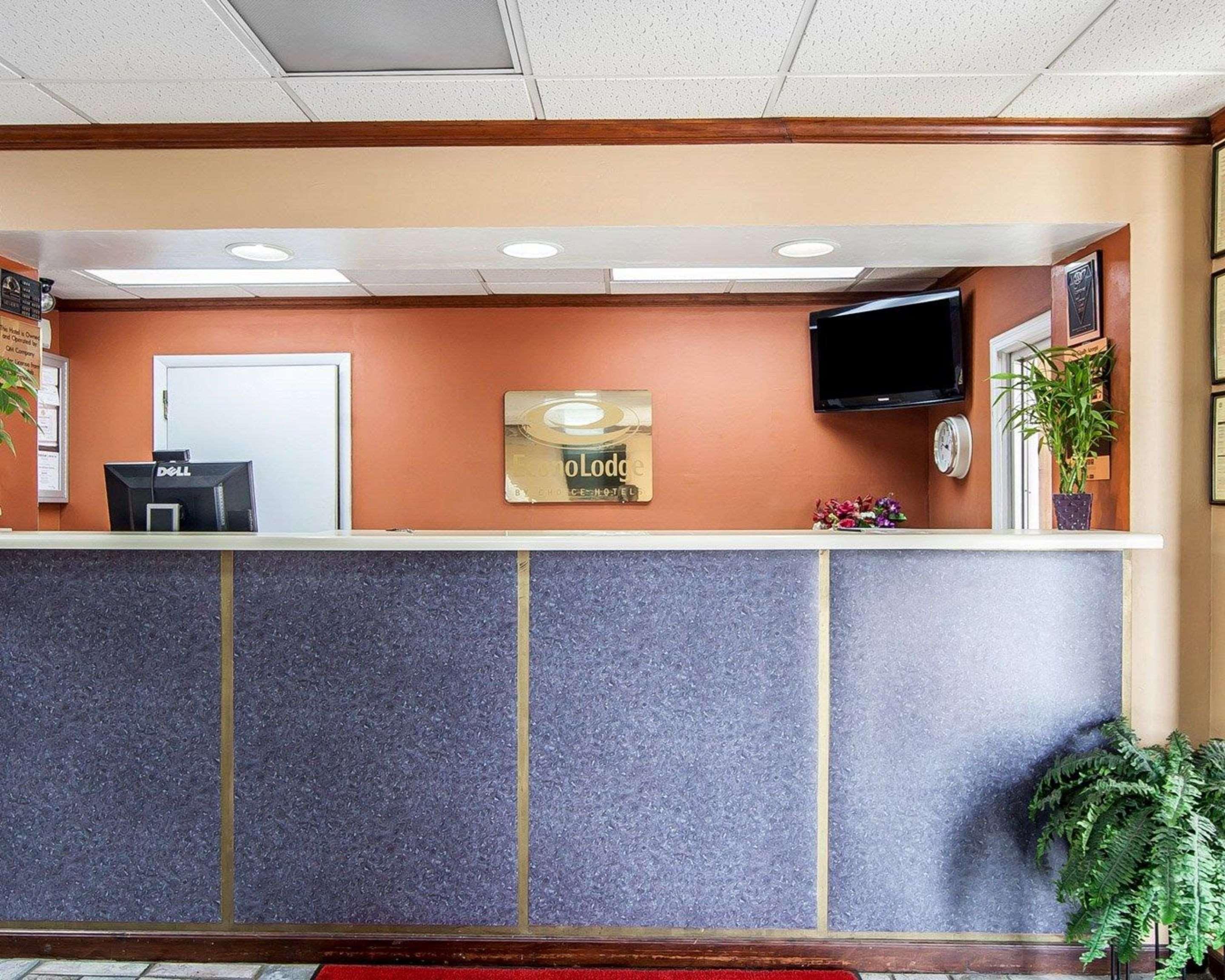 Econo Lodge Cleveland Bagian luar foto