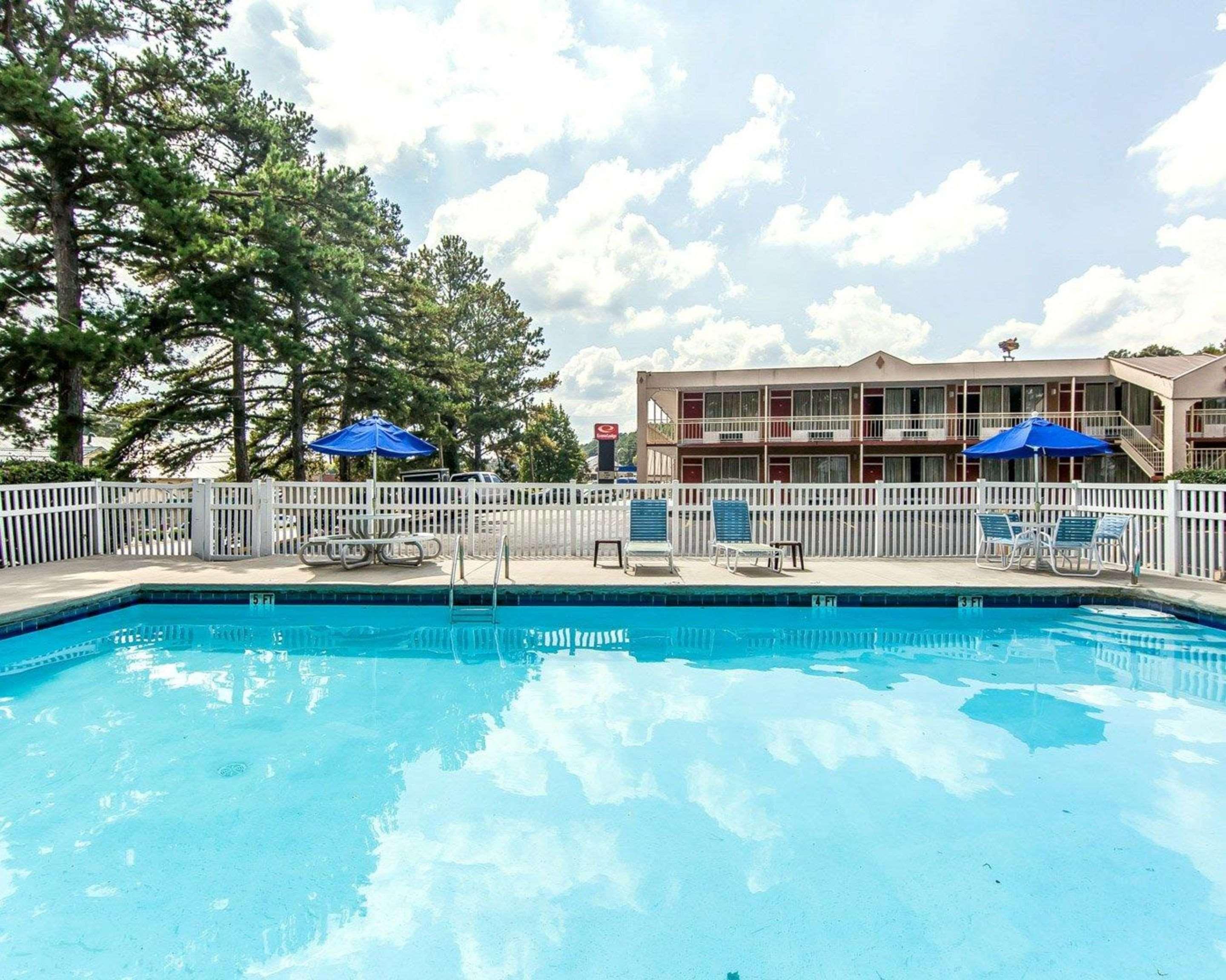 Econo Lodge Cleveland Bagian luar foto